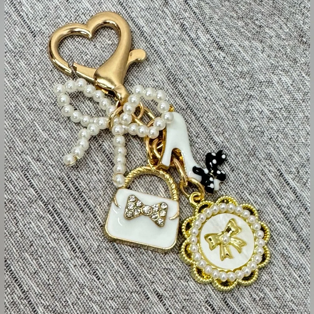 NEW Gold & White Fashion Bag Charm / Keychain - (show, purse, bow, heart clasp) - Picture 1 of 4